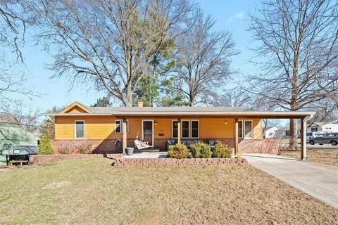 $215,000 | 200 Park Avenue, Belton, MO 64012