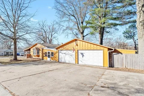 $215,000 | 200 Park Avenue, Belton, MO 64012