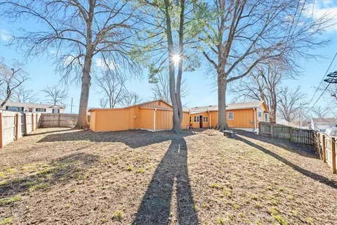 $215,000 | 200 Park Avenue, Belton, MO 64012