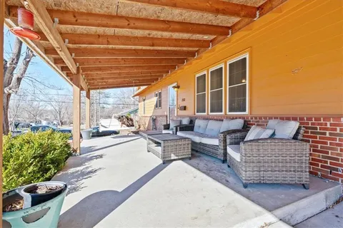 $215,000 | 200 Park Avenue, Belton, MO 64012