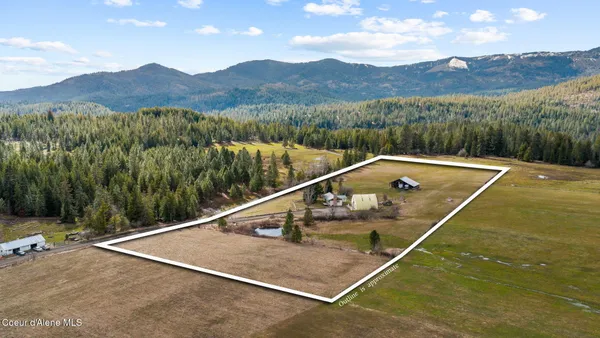 $950,000 | 8827 West Carnie Road, Coeur D'Alene, ID 83814
