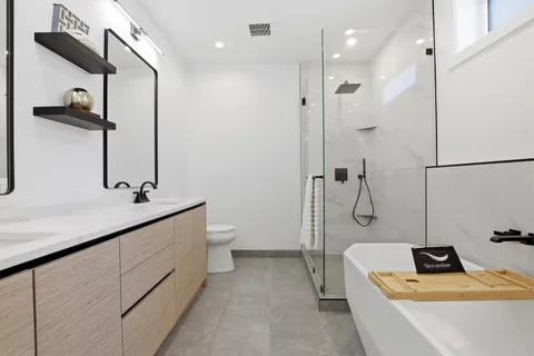 $674,999 | 1325 North Artesian Avenue, Unit 2, Chicago, IL 60622