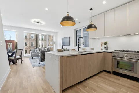 $674,999 | 1325 North Artesian Avenue, Unit 2, Chicago, IL 60622