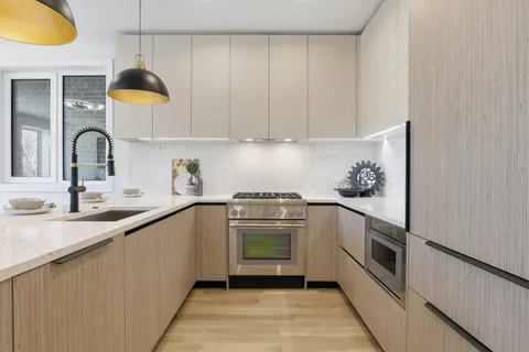 $674,999 | 1325 North Artesian Avenue, Unit 2, Chicago, IL 60622