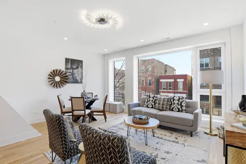 $674,999 | 1325 North Artesian Avenue, Unit 2, Chicago, IL 60622