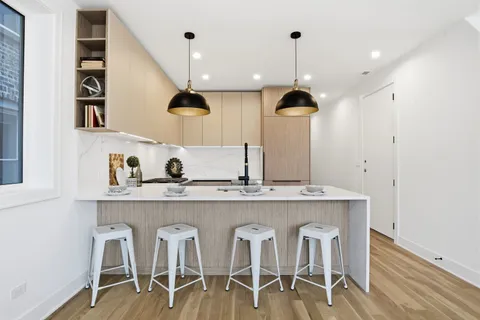 $674,999 | 1325 North Artesian Avenue, Unit 2, Chicago, IL 60622