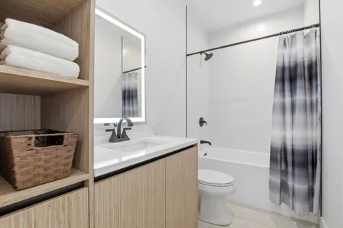 $674,999 | 1325 North Artesian Avenue, Unit 2, Chicago, IL 60622