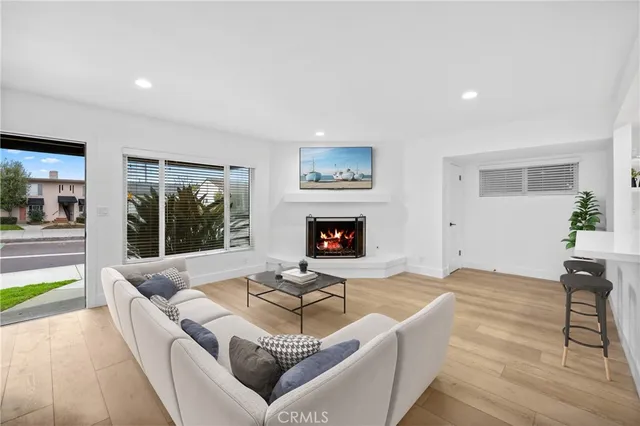 $3,750 | 526 Irvine Avenue, Newport Beach, CA 92663