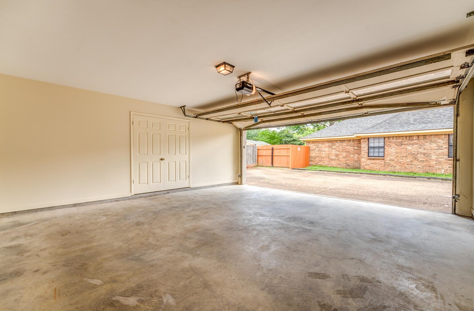 8198 Walnut Creek Road Memphis, TN 38018 - Photo 26 of 32 Ceilings were SMOOTHED May 2026.