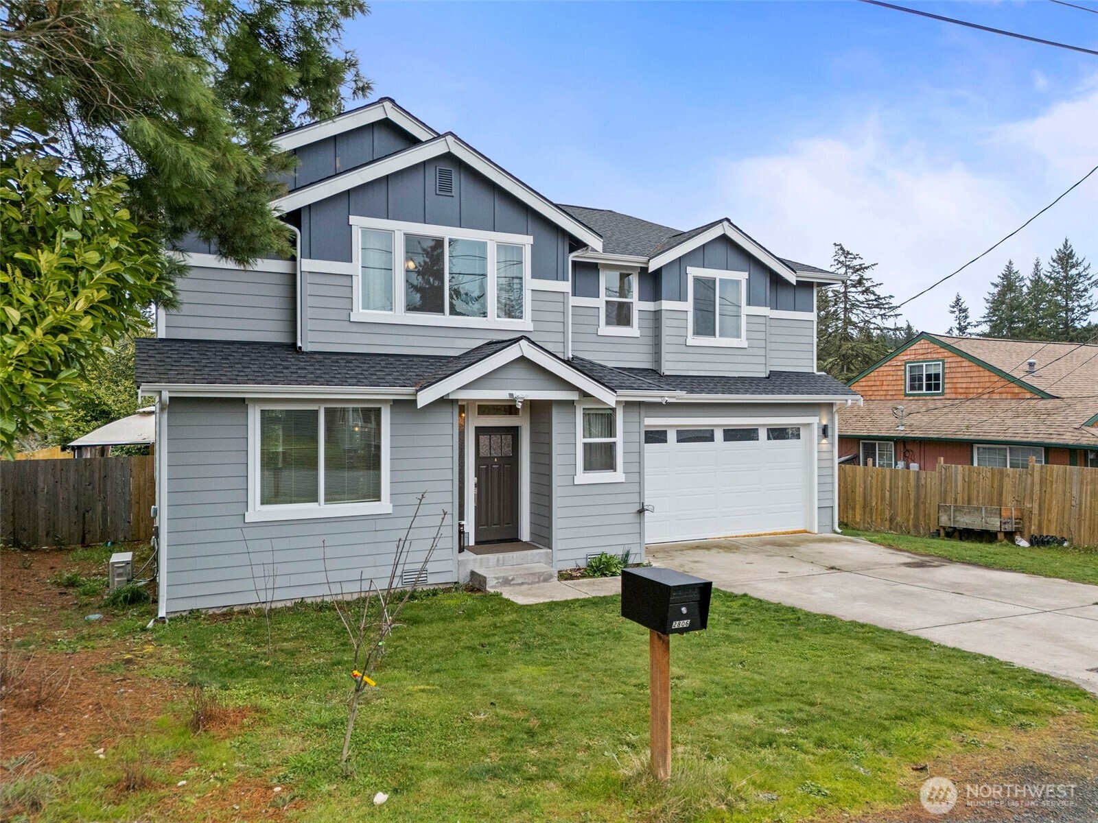 2806 Bowen Street Bremerton, WA 98310 - Photo 2 of 40
