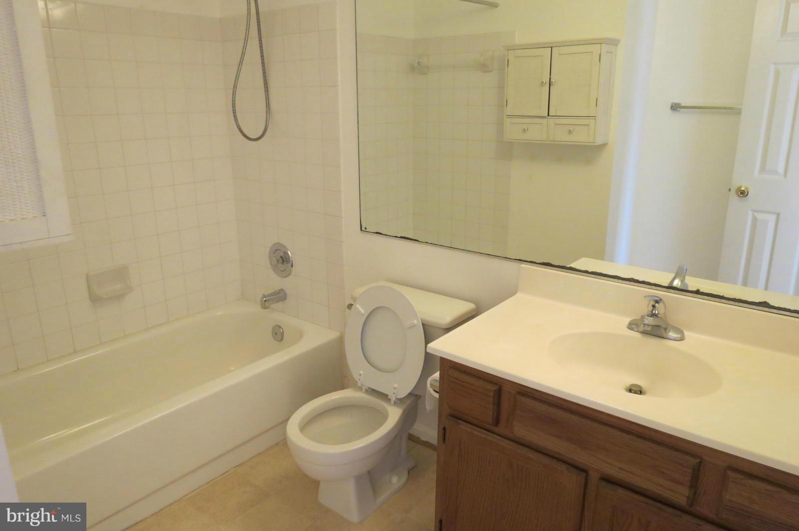 2208 Wimbledon Circle Silver Spring, MD 20906 - Photo 19 of 28 Bath