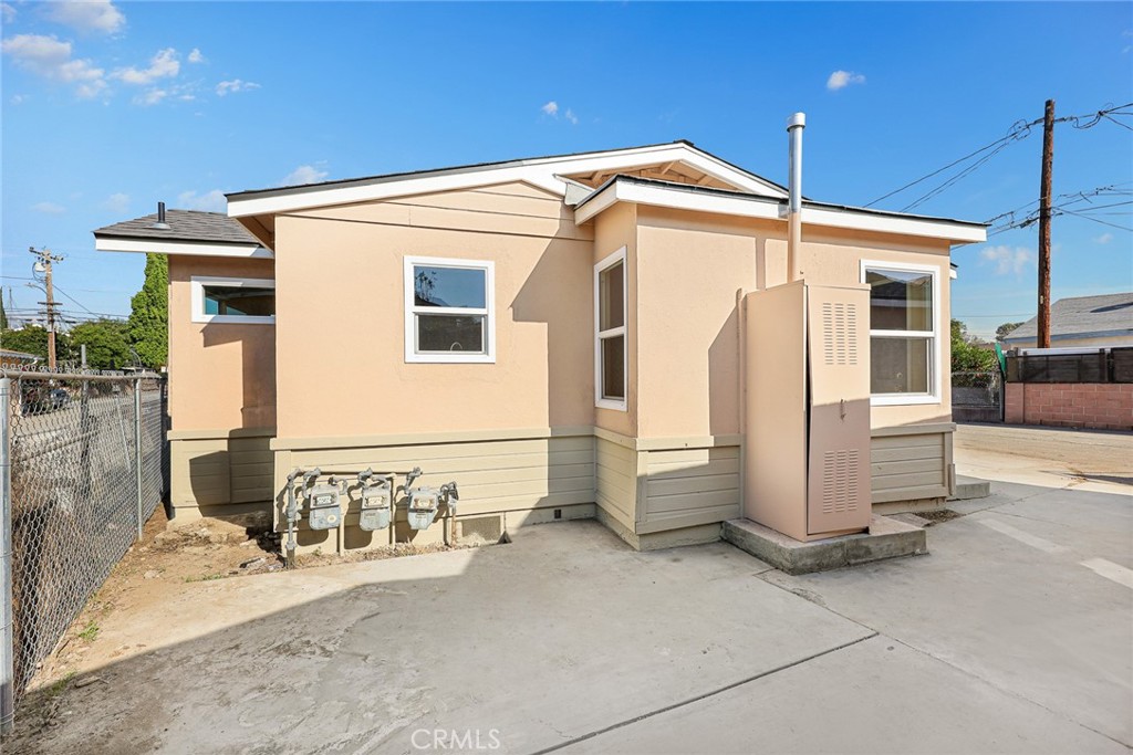 9734 Rio Hondo Parkway El Monte, CA 91733 - Photo 28 of 45 a view of a house with workspace