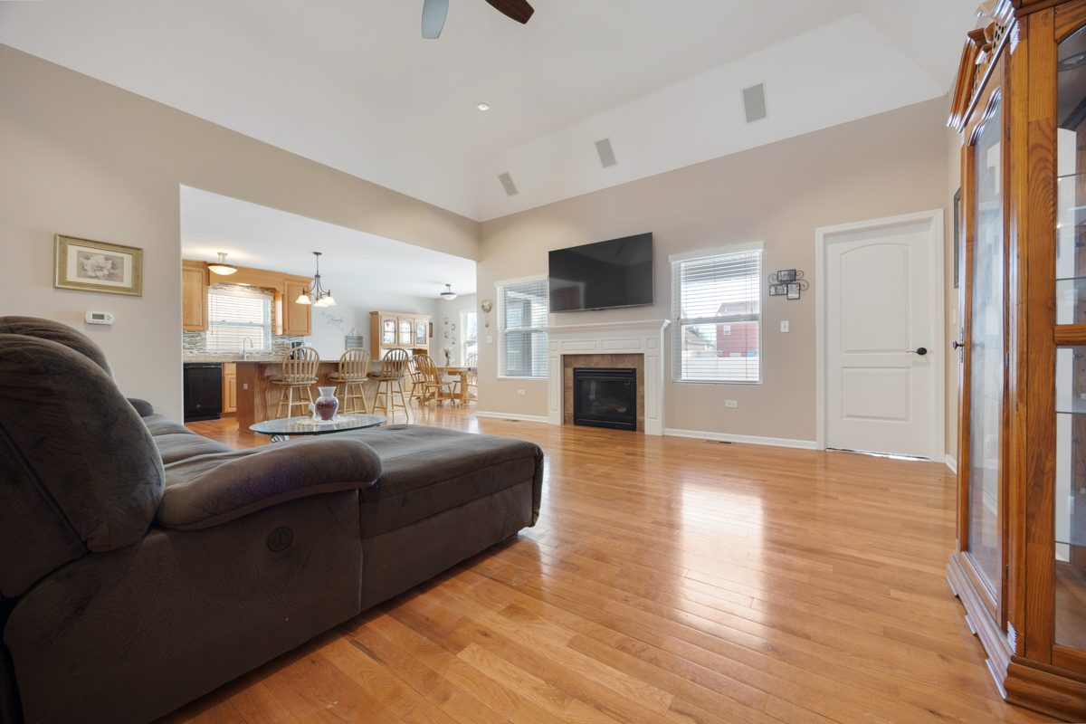 1310 Burry Street Joliet, IL 60435 - Photo 5 of 26