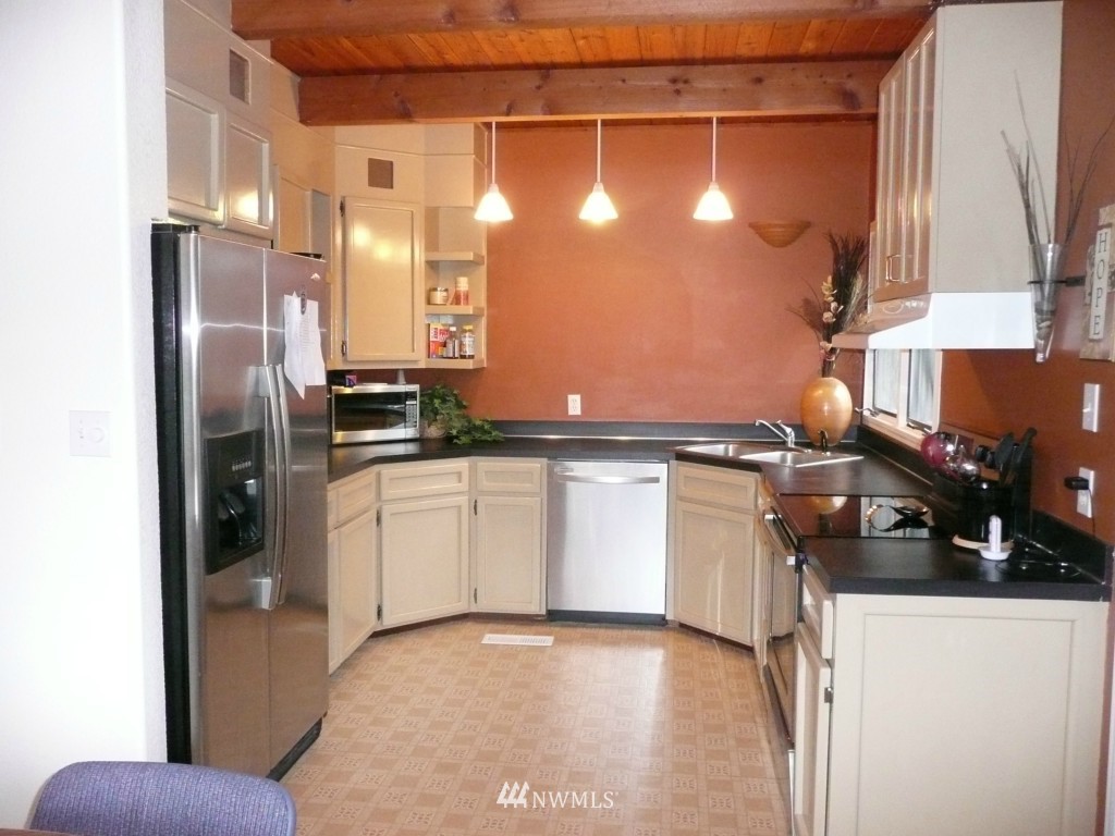 3507 Willapa Road Raymond, WA 98577 - Photo 2 of 8 Gallery Image 2