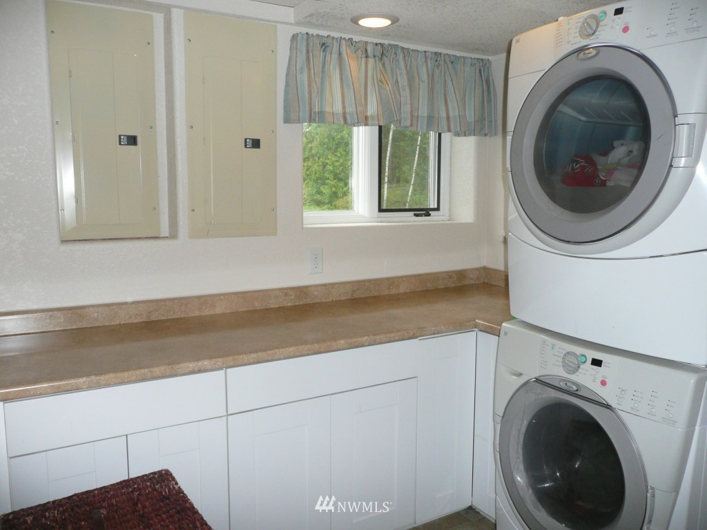 3507 Willapa Road Raymond, WA 98577 - Photo 5 of 8 Gallery Image 5