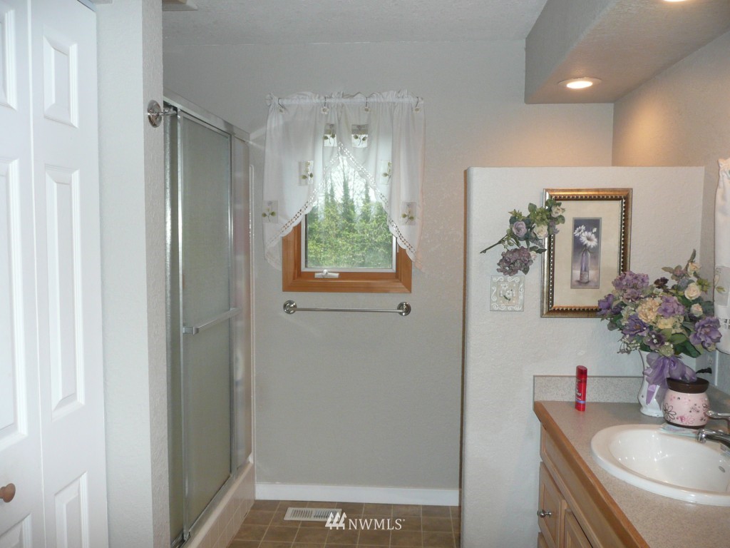 3507 Willapa Road Raymond, WA 98577 - Photo 6 of 8 Gallery Image 6