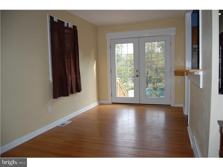 1122 Wynnbrook Road Secane, PA 19018 - Photo 4 of 19 Dining Room