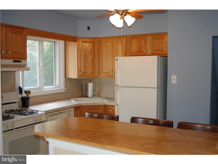 1122 Wynnbrook Road Secane, PA 19018 - Photo 5 of 19 Kitchen