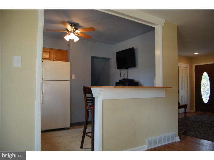 1122 Wynnbrook Road Secane, PA 19018 - Photo 6 of 19 Kitchen