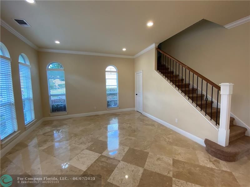 105 Via Floresta Drive Boca Raton, FL 33487 - Photo 5 of 26 a view of an entryway