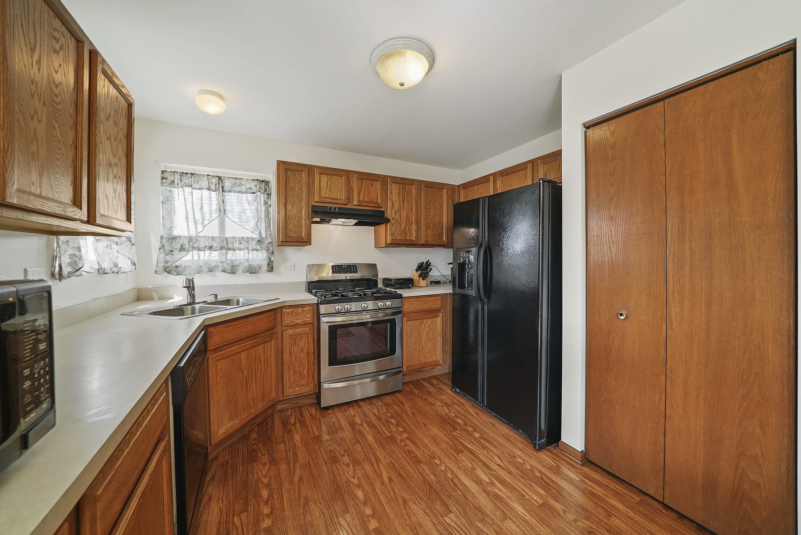1815 Blue Ridge Drive Plainfield, IL 60586 - Photo 9 of 32