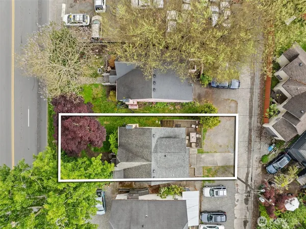 $900,000 | 7842 Lake City Way Northeast, Seattle, WA 98115