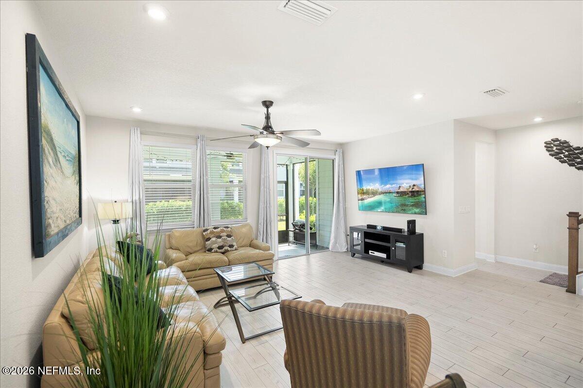 14158 Backbarrier Road Jacksonville, FL 32224 - Photo 5 of 31 Large living room