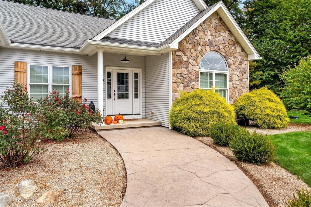 9 Ramona's Way East Longmeadow, MA 01028 - Photo 3 of 42 Gallery Image 3