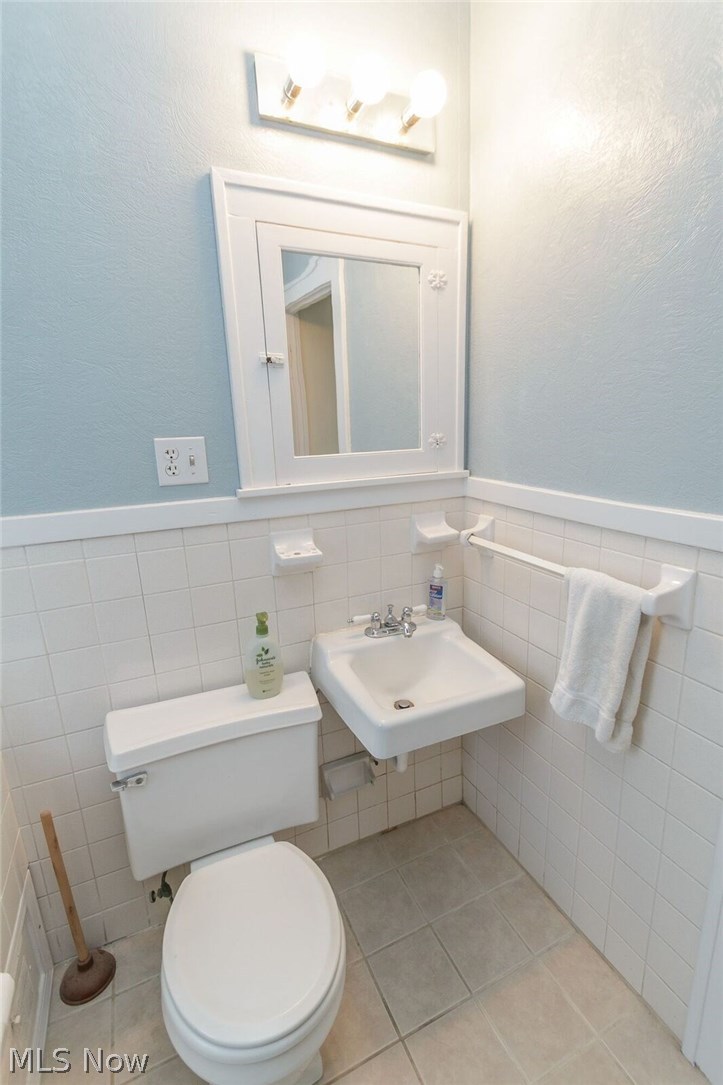 12909 Littleton Road Garfield Heights, OH 44125 - Photo 15 of 24 Main bathroom upstairs of hallway.