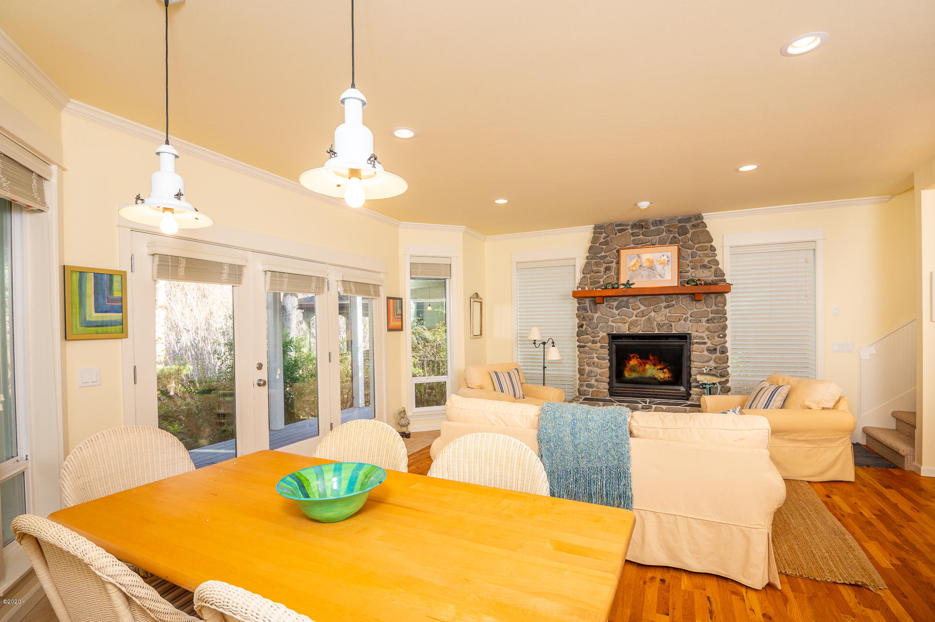 2100 Overleaf Loop Yachats, OR 97498 - Photo 11 of 51 Dining/Living