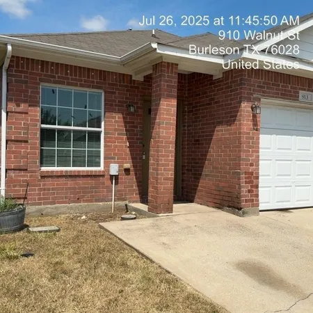 $1,625 | 913 Walnut Street, Burleson, TX 76028