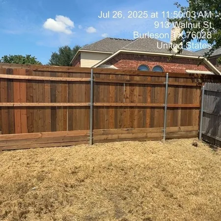 a view of a backyard