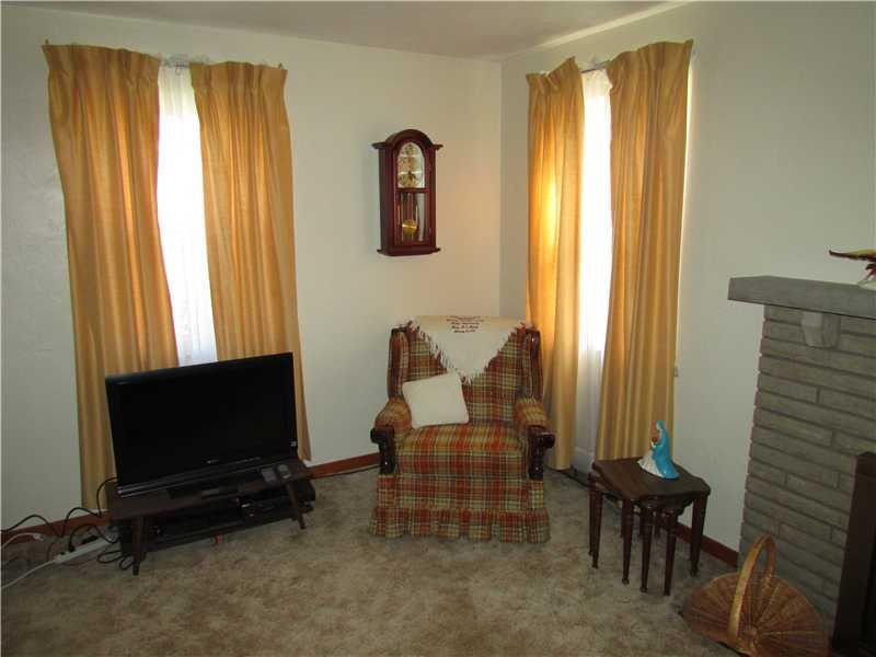 317 Rock Run Road Elizabeth, PA 15037 - Photo 3 of 20 Living Room.