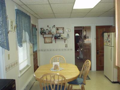 6304 Jacksonville Road Bath, PA 18014 - Photo 5 of 11 Eating area