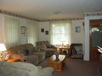 6304 Jacksonville Road Bath, PA 18014 - Photo 6 of 11 Living room