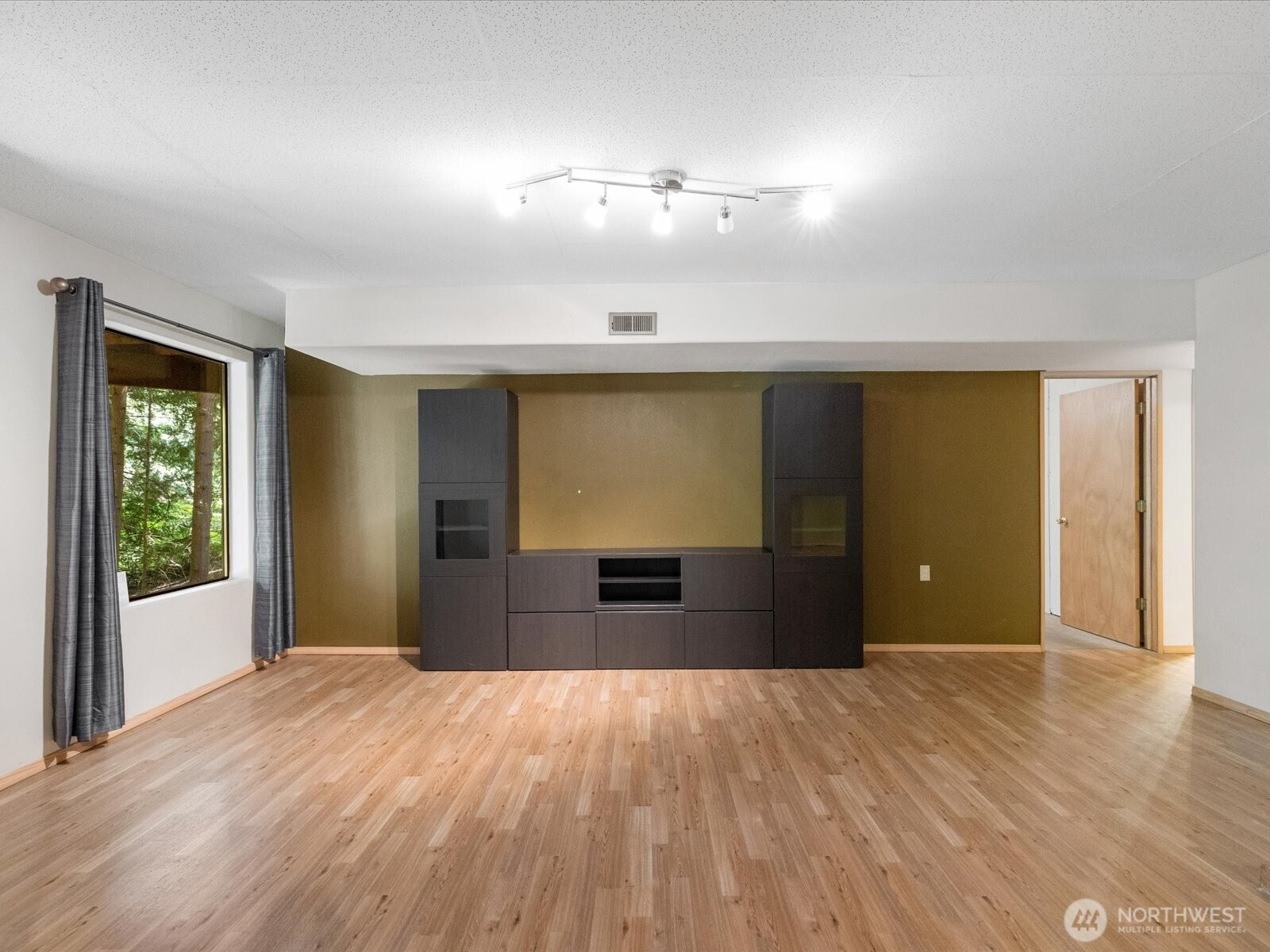 17116 Gravenstein Road Bothell, WA 98012 - Photo 13 of 29