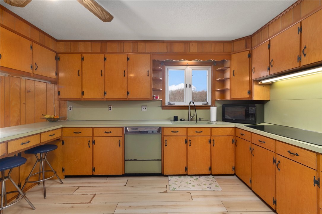 48 Batterson Avenue Westerly, RI 02891 - Photo 11 of 30