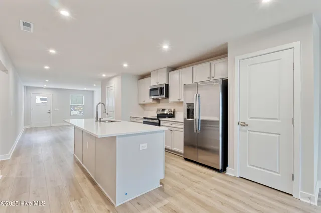 $1,825 | 2084 Parow Lane Northwest, Unit E, Ash, NC 28420