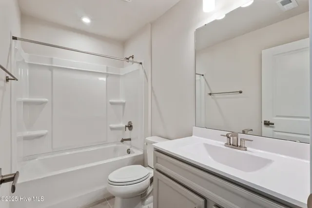 $1,825 | 2084 Parow Lane Northwest, Unit E, Ash, NC 28420