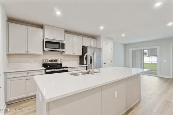 $1,825 | 2084 Parow Lane Northwest, Unit E, Calabash, NC 28467