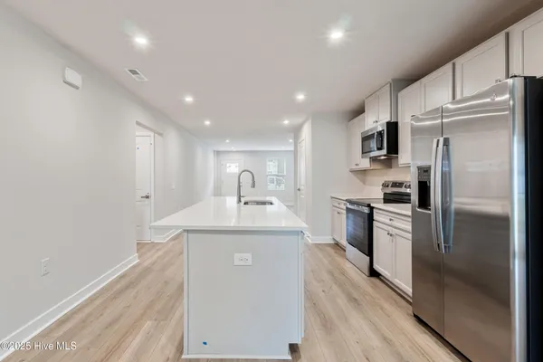 $1,825 | 2084 Parow Lane Northwest, Unit E, Calabash, NC 28467