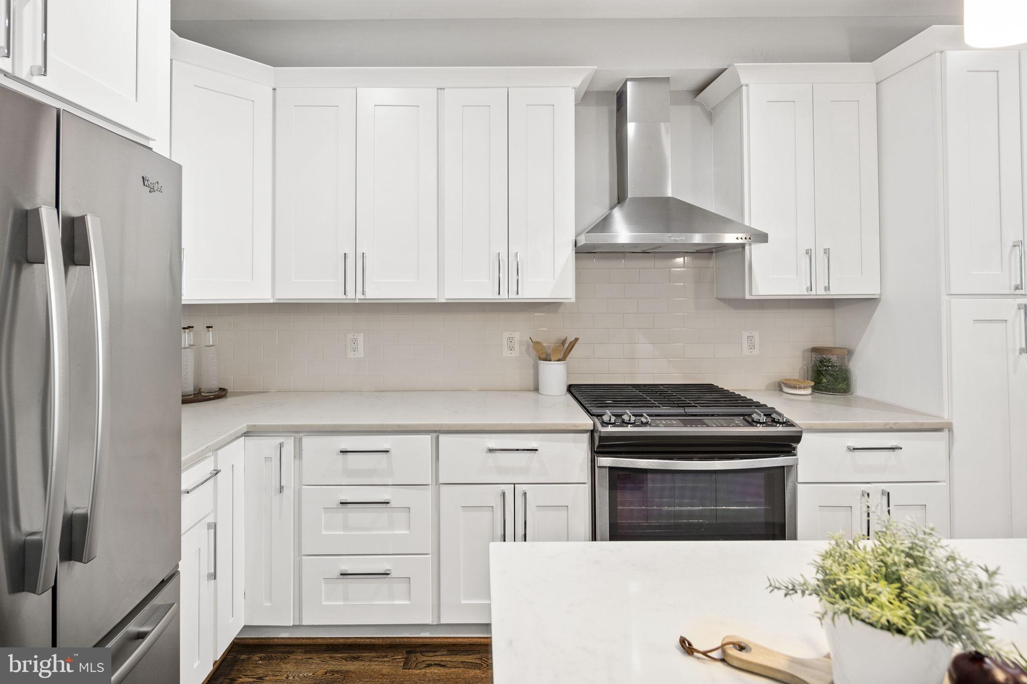 16 T Street Northeast, Unit 1 Washington, DC 20002 - Photo 16 of 48 Stainless steel appliances