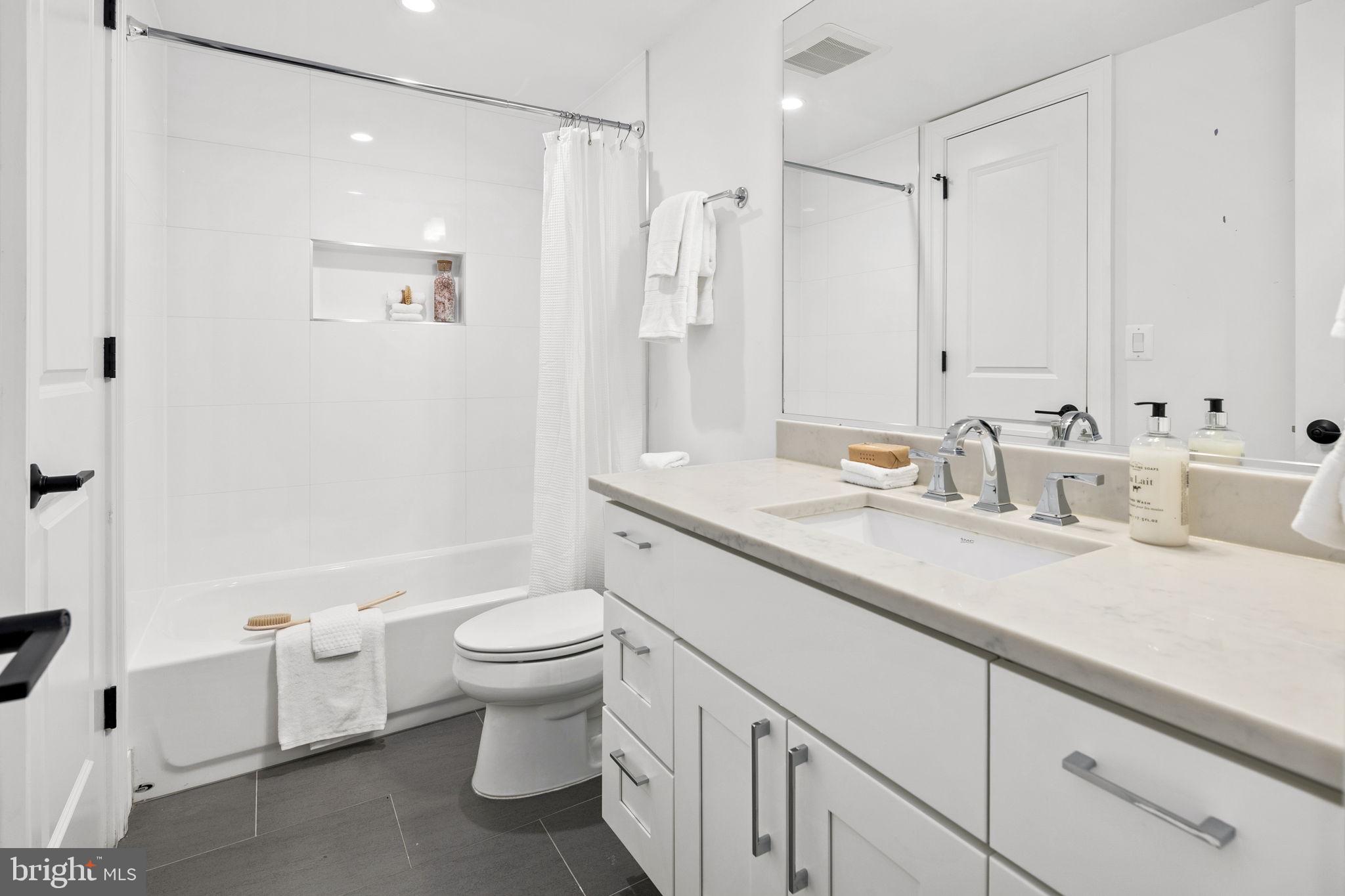 16 T Street Northeast, Unit 1 Washington, DC 20002 - Photo 28 of 48 Full bathroom