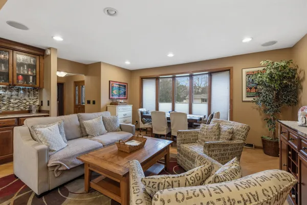 $514,900 | 1326 West Zedler Lane, Mequon, WI 53092