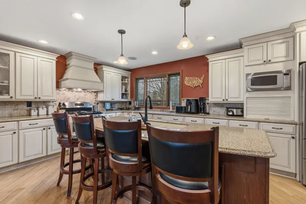 $514,900 | 1326 West Zedler Lane, Mequon, WI 53092