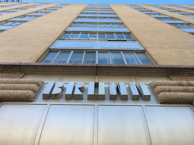 $2,000 | 710 Colorado Street, Unit 2I, Austin, TX 78701