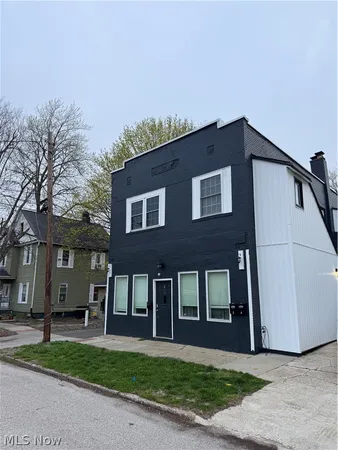 $1,350 | 667 West Park Avenue, Barberton, OH 44203