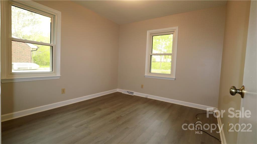 3612 Redstones Road Charlotte, NC 28212 - Photo 10 of 11 an empty room with a window