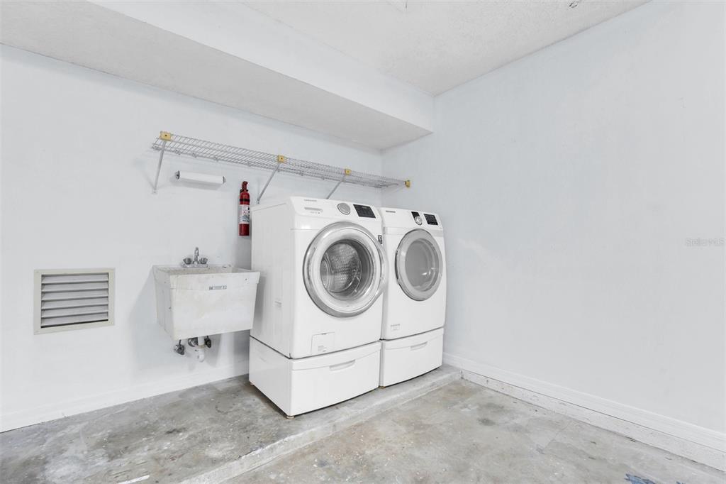 7230 Hummingbird Lane New Port Richey, FL 34655 - Photo 27 of 41 a utility room with dryer and washer