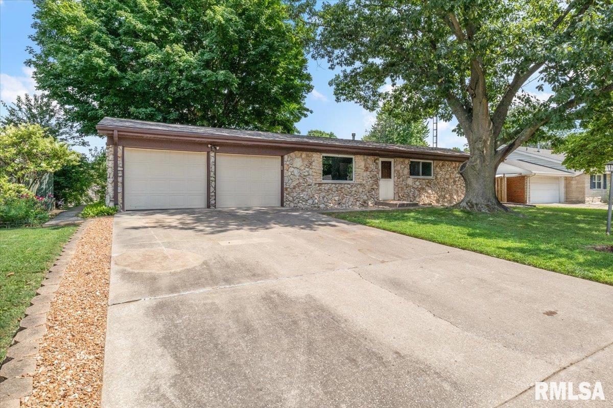34 Royal Road Springfield, IL 62702 - Photo 1 of 45